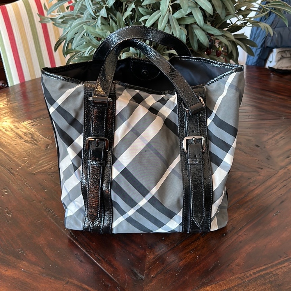 Burberry plaid bucket bag
